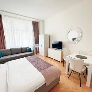 Gold Art Apartment
